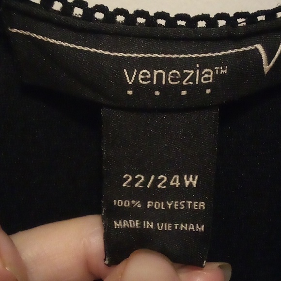 Venezia Abstract Frilly Short Sleeve Pullover Blouse - Size 22W/24W - Picture 4 of 6